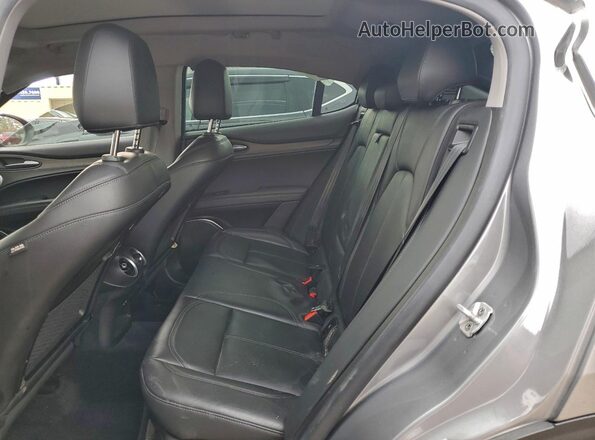 ZASFAKBN6J7C01591 2018 ALFA ROMEO STELVIO Gray Vista interior trasera