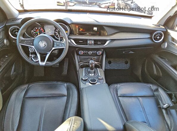 ZASFAKBN6J7C01591 2018 ALFA ROMEO STELVIO Gray Vista del salpicadero