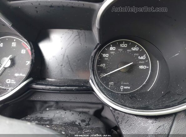ZASFAKRN2J7C23240 2018 ALFA ROMEO STELVIO Red Widok wnętrza 360 stopni