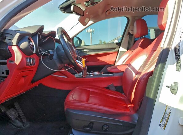 ZASPAJAN5L7C86121 2020 ALFA ROMEO STELVIO Белый Вид салона спереди