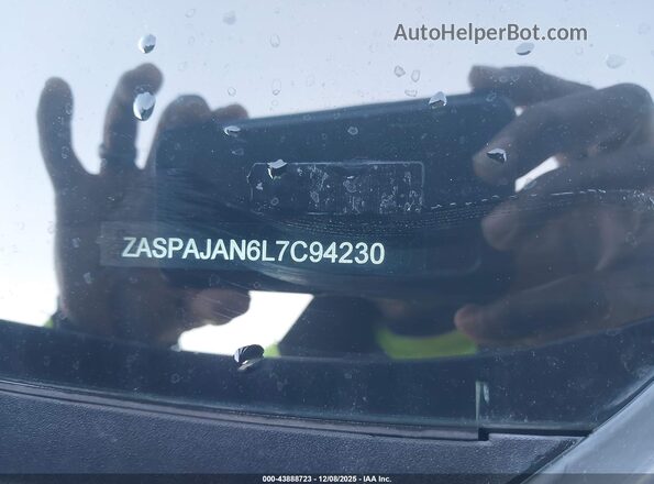 ZASPAJAN6L7C94230 2020 ALFA ROMEO STELVIO Черный Вид подкапотного пространства