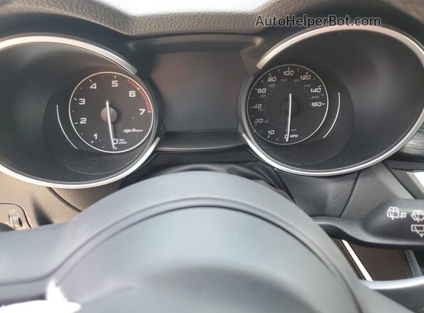 ZASPAKAN9P7D63679 2023 ALFA ROMEO STELVIO Black Widok zestawu wskaźników