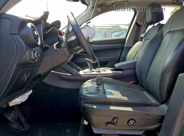 ZASPAKBN1M7D03986 2021 ALFA ROMEO STELVIO Зеленый Вид салона спереди