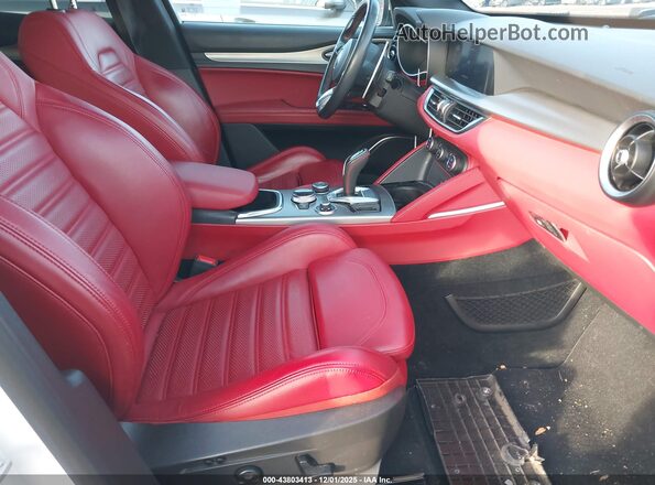 ZASPAKBN2M7D14768 2021 ALFA ROMEO STELVIO Белый Вид салона спереди