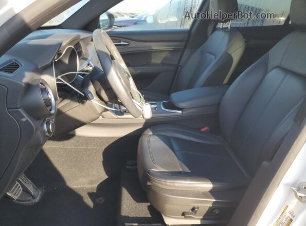 ZASPAKBN2P7D50903 2023 ALFA ROMEO STELVIO White Սալոնի դիմացի տեսք