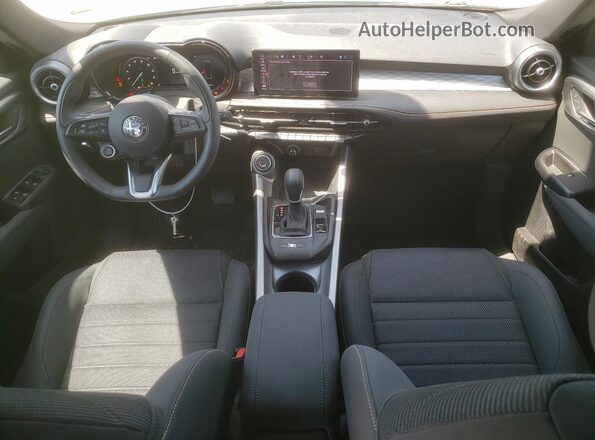 ZASPATCW5R3050017 2024 ALFA ROMEO OTHER Зеленый Вид панели приборов
