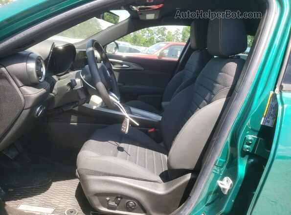 ZASPATCW5R3050017 2024 ALFA ROMEO OTHER Зеленый Вид салона спереди