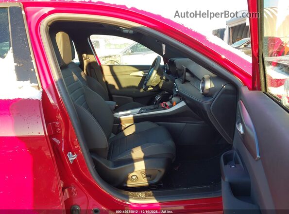 ZASPATCW7R3050374 2024 ALFA ROMEO OTHER Red Front interior view