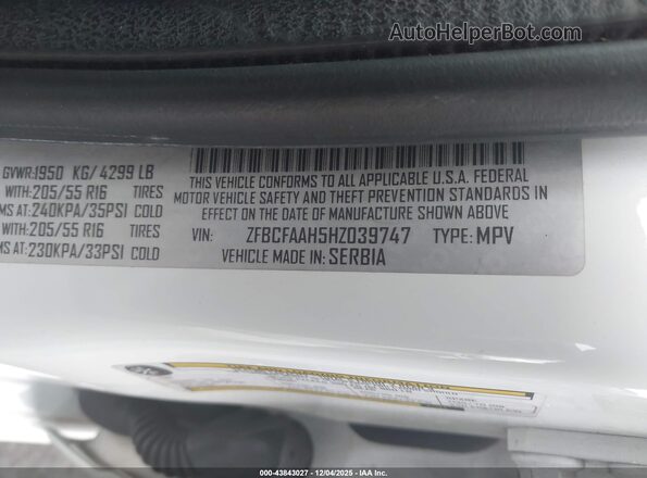 ZFBCFAAH5HZ039747 2017 FIAT 500L White ძრავის განყოფილების ხედი