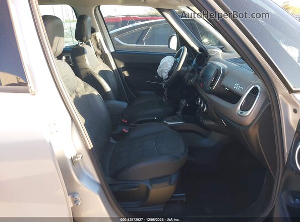 ZFBCFAAH7JZ040680 2018 FIAT 500L Серебряный Вид салона спереди