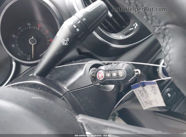 ZFBCFADH5JZ041547 2018 FIAT 500L Белый Вид панели приборов