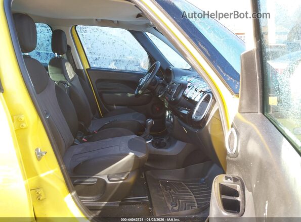 ZFBCFADH7GZ037430 2016 FIAT 500L Желтый Вид салона спереди