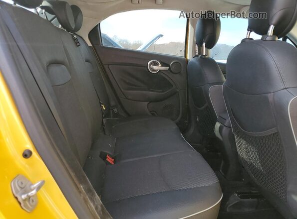 ZFBCFXCT6GP389936 2016 FIAT 500X Yellow Вид задніх сидінь
