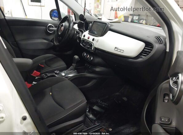 ZFBCFYAB0HP533112 2017 FIAT 500X Белый Вид салона спереди