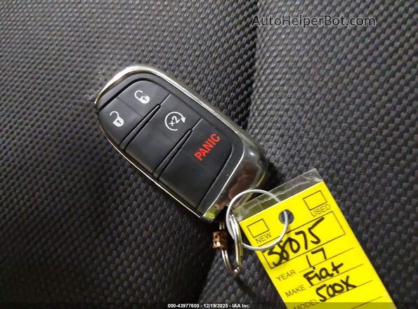 ZFBCFYAB0HP533112 2017 FIAT 500X Белый Вид панели приборов