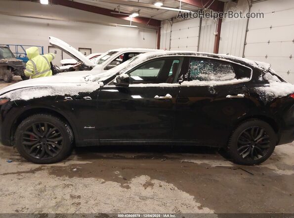 ZN661XUS1KX309822 2019 MASERATI LEVANTE Black Панорамний вид салону 360°