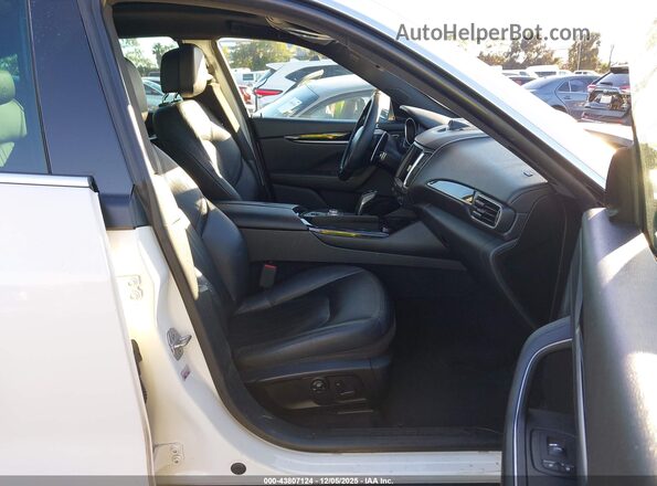 ZN661YUAXLX344809 2020 MASERATI LEVANTE White Front interior view