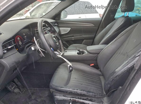 ZN6PMDAA8R7457482 2024 MASERATI GRECALE Белый Вид салона спереди