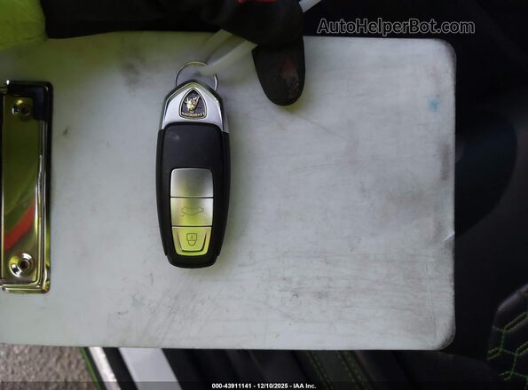 ZPBUA1ZL2KLA04966 2019 LAMBORGHINI URUS Green Widok deski rozdzielczej