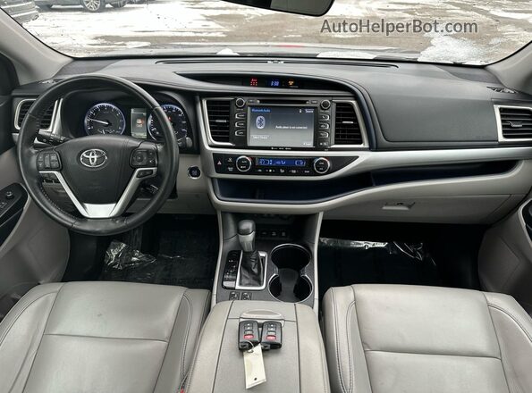 5TDJZRFH3JS556605 2018 TOYOTA HIGHLANDER Gray Widok tylnych siedzeń