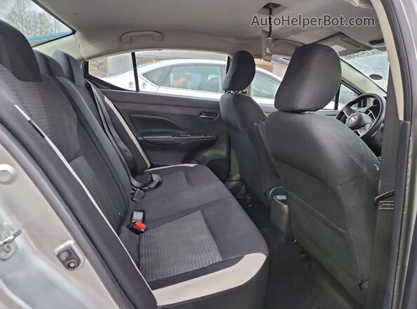 3N1CN8EV7LL853829 2020 NISSAN VERSA Серебряный Вид задней части салона