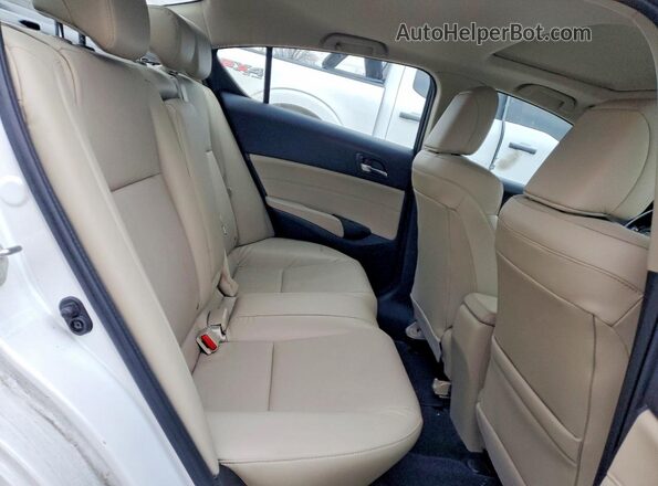 19UDE2F74JA002155 2018 ACURA ILX White Vista de los asientos traseros