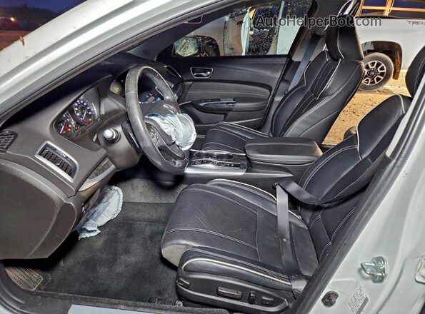 19UUB2F5XJA009182 2018 ACURA TLX Белый Вид салона спереди