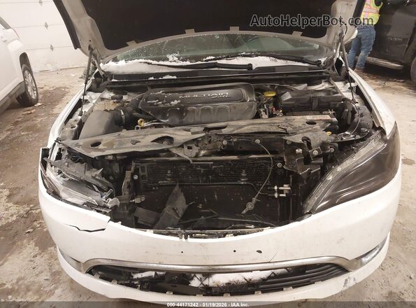 1C3CCCAB2HN501139 2017 CHRYSLER 200 White Widok z tyłu