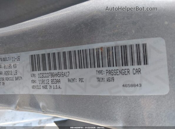 1C3CCCFB6HN506417 2017 CHRYSLER 200 Серый Вид подкапотного пространства