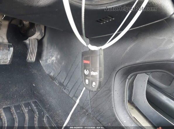 1C3CCCFB6HN506417 2017 CHRYSLER 200 Серый Вид панели приборов