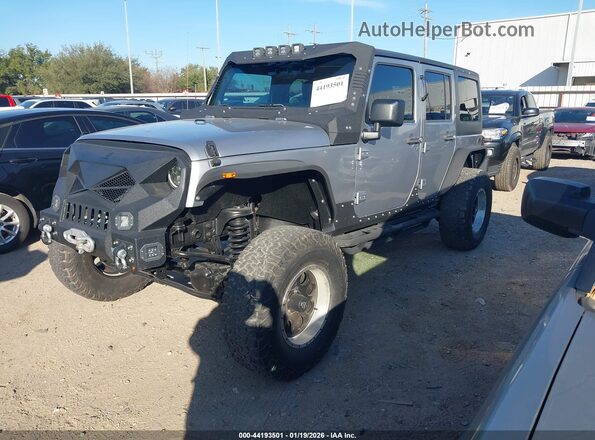 1C4BJWDGXHL593070 2017 JEEP WRANGLER UNLIMITED Серебряный Передняя левая четверть