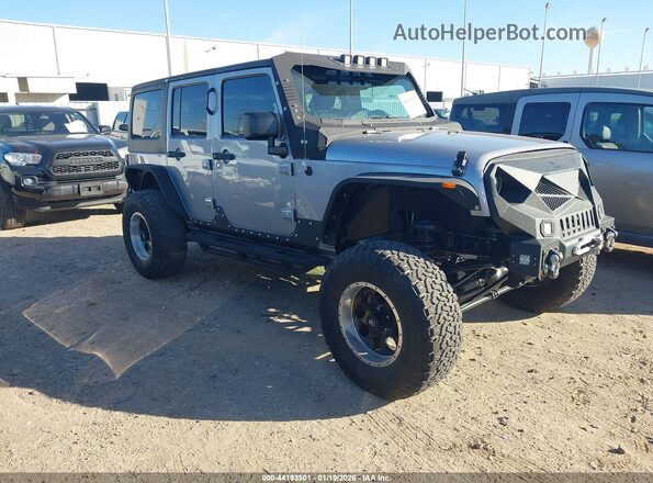 1C4BJWDGXHL593070 2017 JEEP WRANGLER UNLIMITED Серебряный Передняя правая четверть