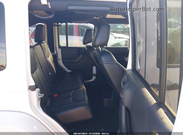 1C4BJWEG2HL696529 2017 JEEP WRANGLER UNLIMITED White Widok naklejki z numerem VIN