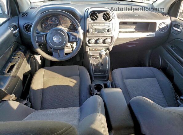 1C4NJCBA2GD705170 2016 JEEP COMPASS Белый Вид панели приборов