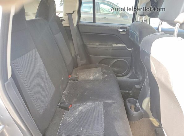 1C4NJCBA3GD611556 2016 JEEP COMPASS Gray Vista de los asientos traseros