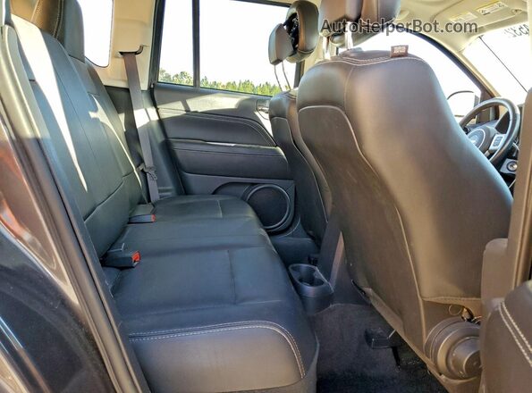 1C4NJCEA2GD679018 2016 JEEP COMPASS Gray Вид задньої частини салону