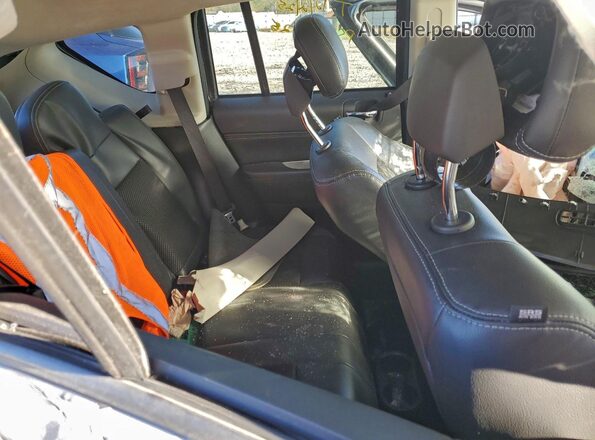 1C4NJCEB8HD197924 2017 JEEP COMPASS Gray Widok tylnych siedzeń