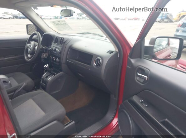 1C4NJPBB1HD201422 2017 JEEP PATRIOT Красный Вид салона спереди