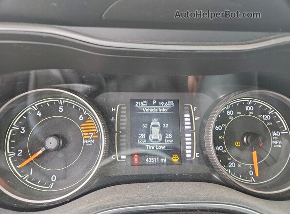 1C4PJLCB2KD331992 2019 JEEP CHEROKEE Красный Вид щитка приборов
