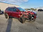 2019 Jeep Cherokee Latitude Plus Burgundy vin: 1C4PJLLB2KD369920