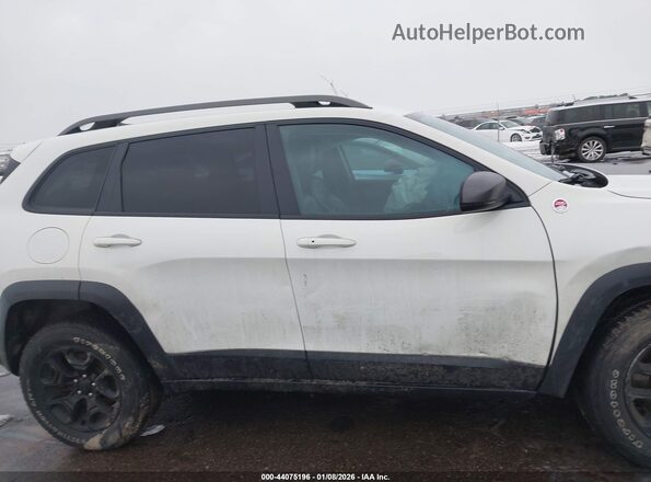 1C4PJMBNXKD246545 2019 JEEP CHEROKEE White Vista interior trasera