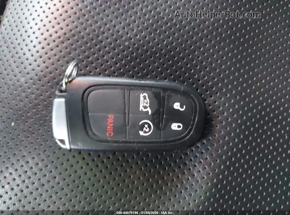 1C4PJMBNXKD246545 2019 JEEP CHEROKEE White Vista del salpicadero