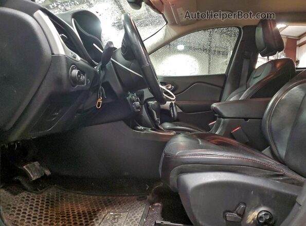 1C4PJMBS9HD220792 2017 JEEP CHEROKEE Красный Вид салона спереди