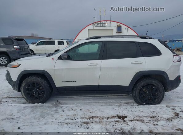 1C4PJMBSXHW639948 2017 JEEP CHEROKEE White 360 interior view