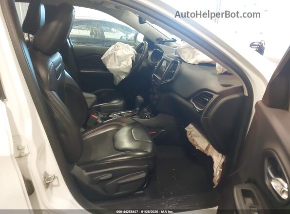 1C4PJMBX0LD532729 2020 JEEP CHEROKEE White Front interior view