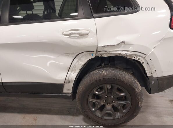 1C4PJMBX5KD442992 2019 JEEP CHEROKEE White Vista frontal