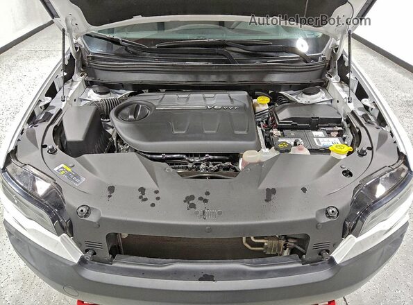1C4PJMBX7ND553645 2022 JEEP CHEROKEE Белый Вид подкапотного пространства