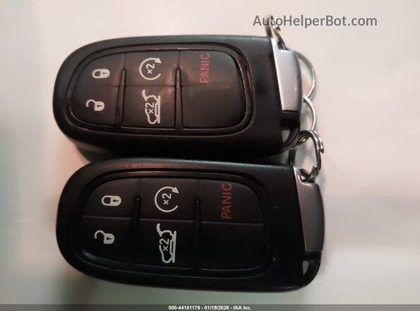 1C4PJMDX4KD442477 2019 JEEP CHEROKEE Зеленый Вид панели приборов