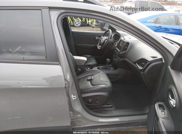 1C4PJMMB3PD108257 2023 JEEP CHEROKEE Gray Front interior view
