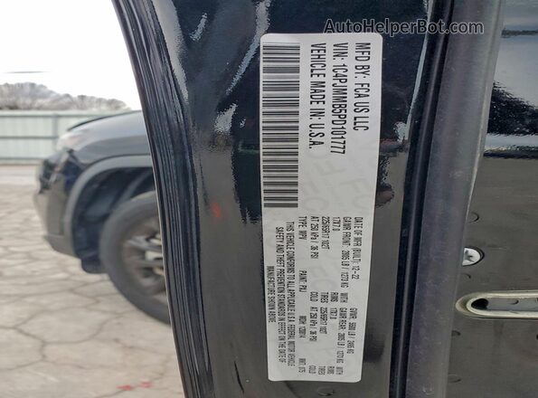 1C4PJMMB5PD101777 2023 JEEP CHEROKEE Black 360 interior view